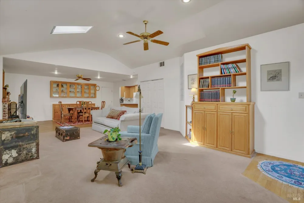 298 Markham Avenue Vacaville, CA 95688