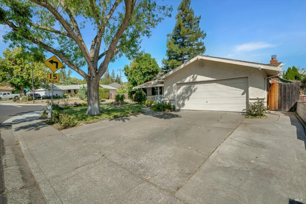 298 Markham Avenue Vacaville, CA 95688