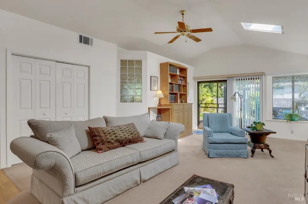 298 Markham Avenue Vacaville, CA 95688