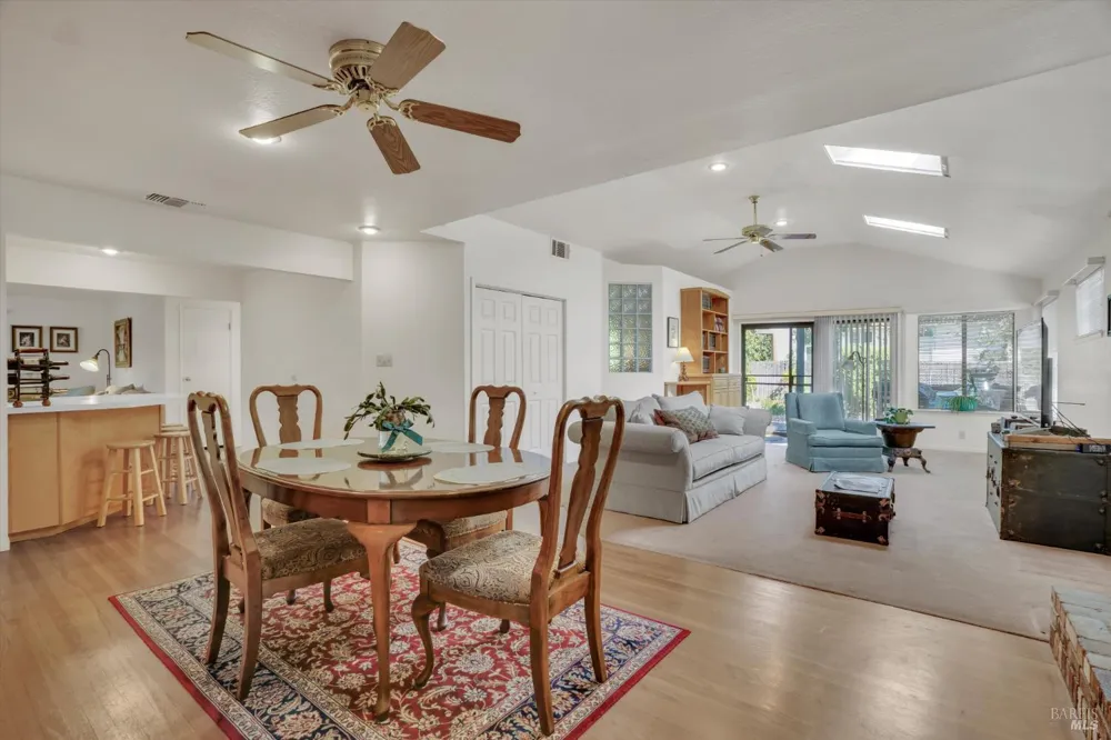 298 Markham Avenue Vacaville, CA 95688