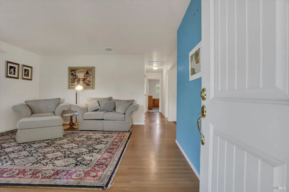 298 Markham Avenue Vacaville, CA 95688