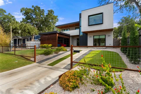 2316 W 7th Street