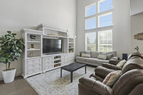 4880 Woodruff Way