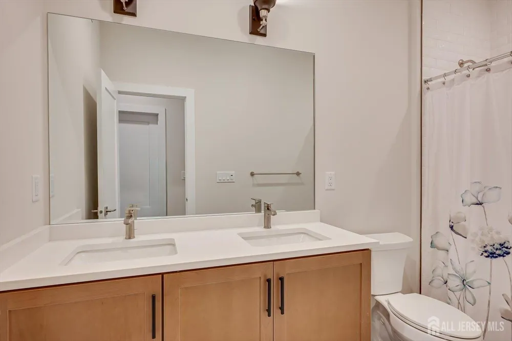 16 Valiant Court Middletown, NJ 07748