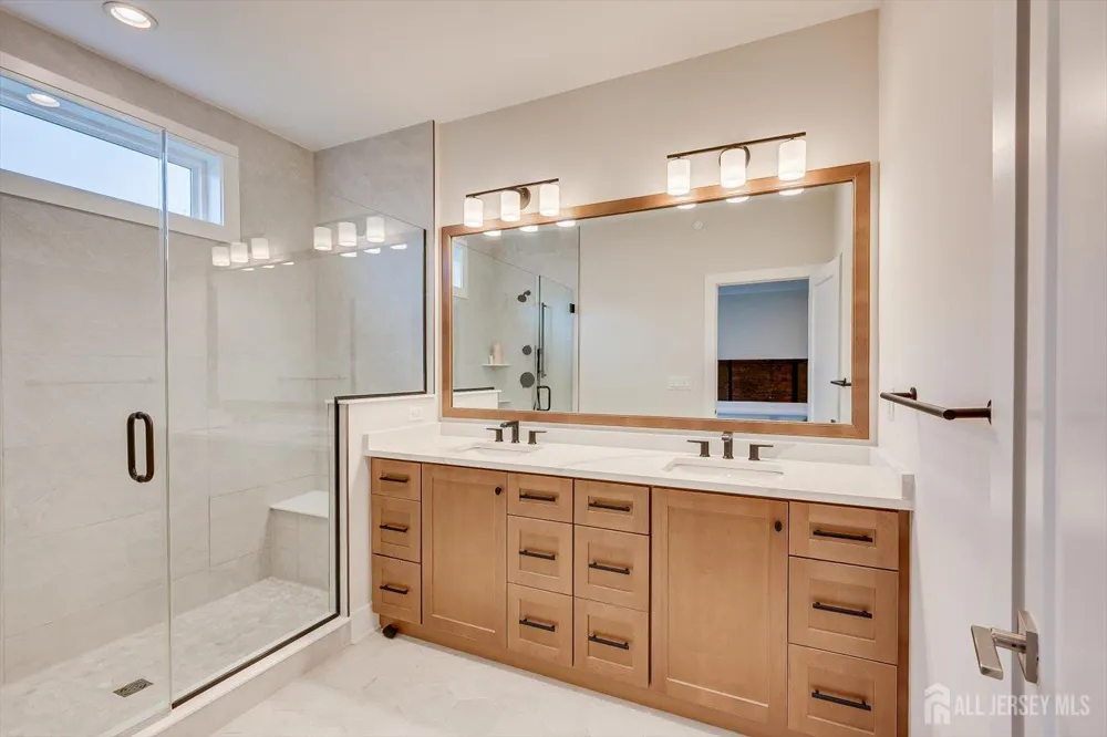 16 Valiant Court Middletown, NJ 07748