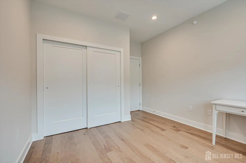 16 Valiant Court Middletown, NJ 07748
