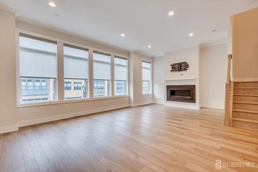 16 Valiant Court Middletown, NJ 07748