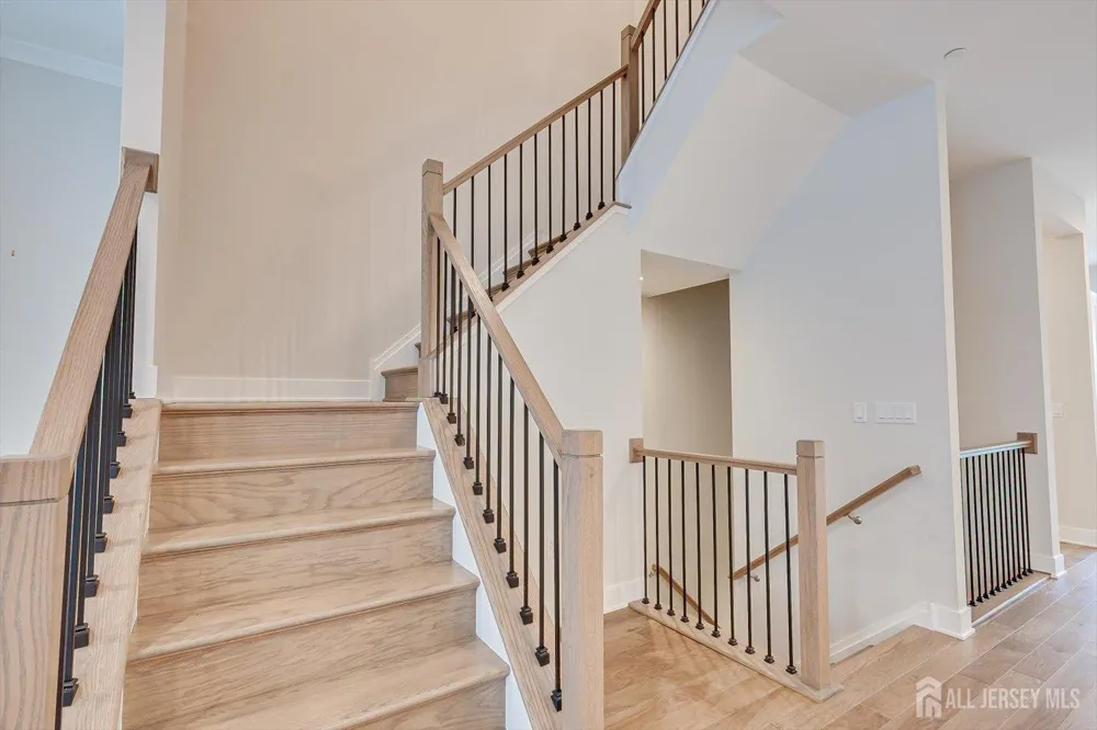 16 Valiant Court Middletown, NJ 07748