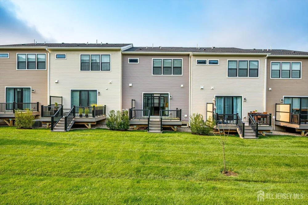 16 Valiant Court Middletown, NJ 07748