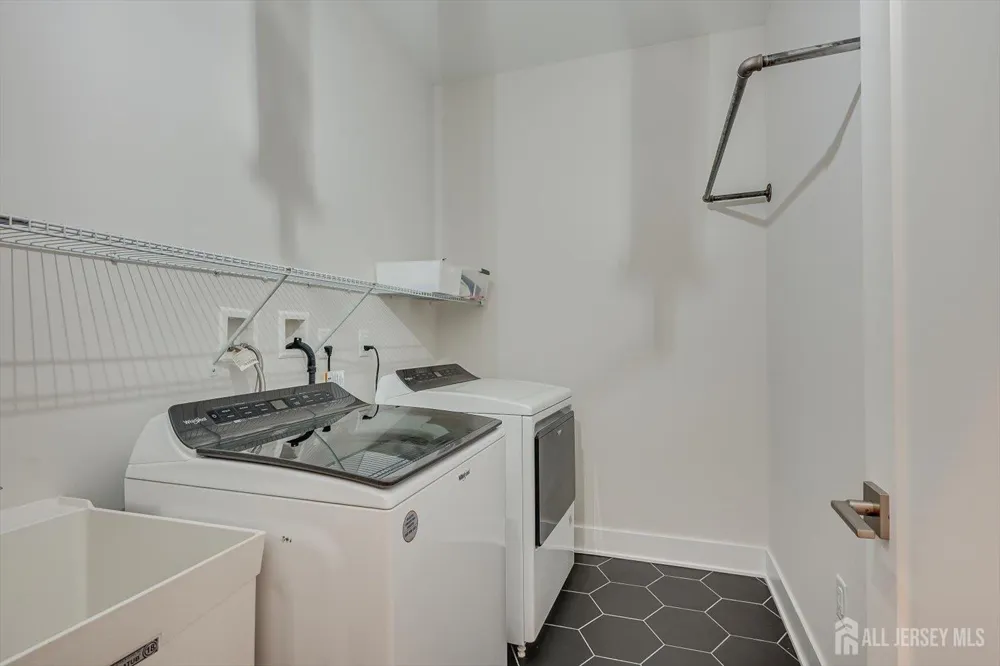 16 Valiant Court Middletown, NJ 07748