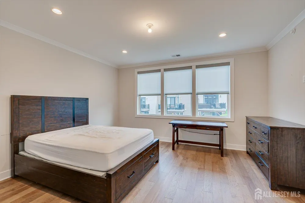 16 Valiant Court Middletown, NJ 07748