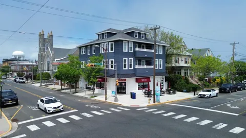 736 Wesley Ave