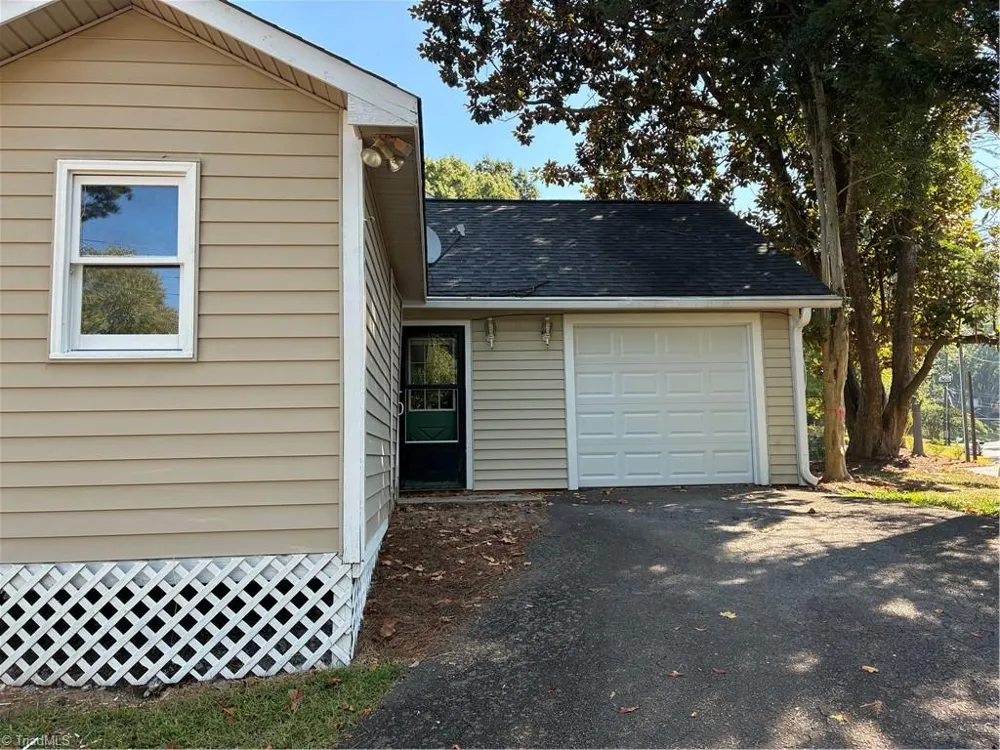 930 Foxhall Drive Winston-Salem, NC 27106