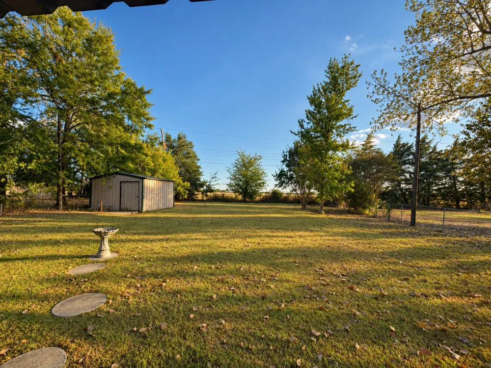 225 Elizabeth Lane Blossom, TX 75416