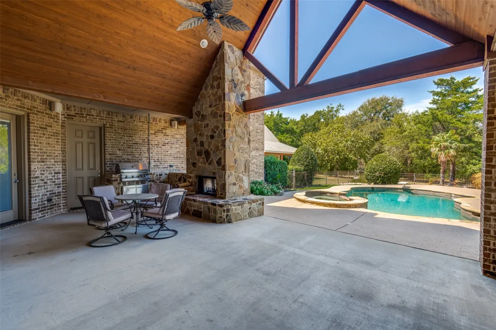 2 Dancing Waters McLendon Chisholm, TX 75032