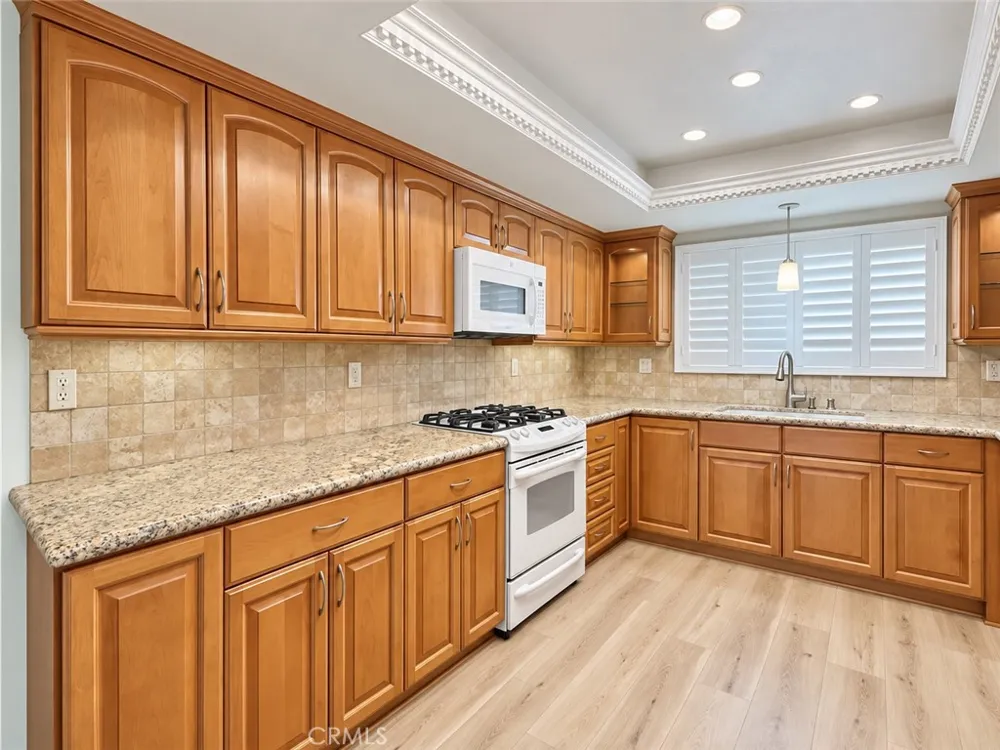 21821 Burbank Boulevard #138 Woodland Hills, CA 91367