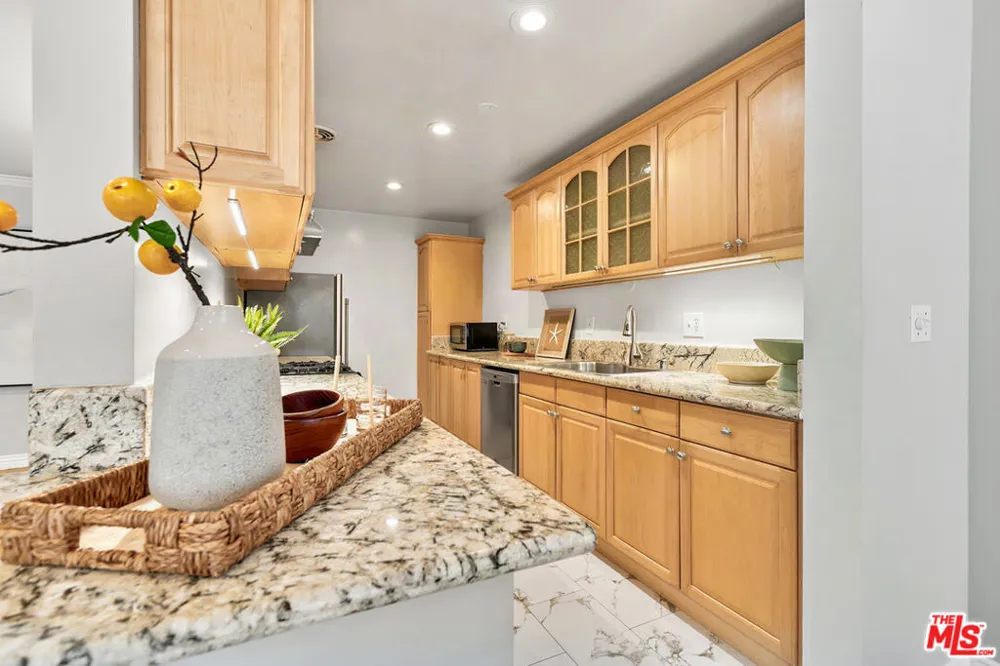6515 Green Valley Circle #104 Culver City, CA 90230