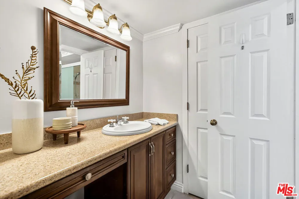 6515 Green Valley Circle #104 Culver City, CA 90230
