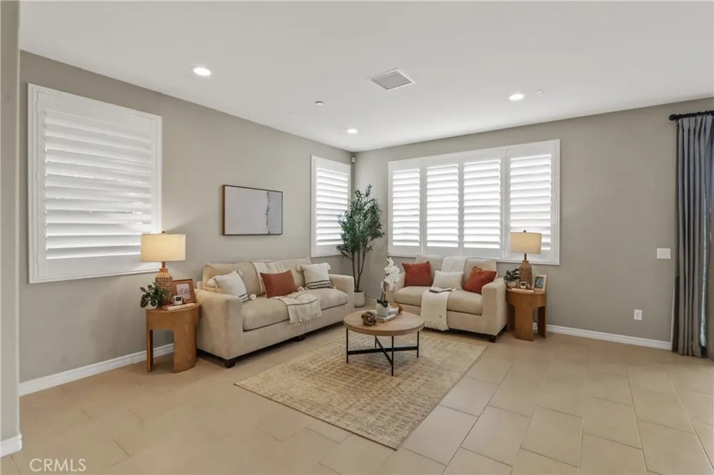 618 S Lakeshore Drive Anaheim, CA 92806