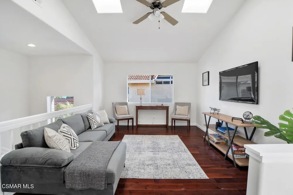 323 Ocho Rios Way Oak Park, CA 91377