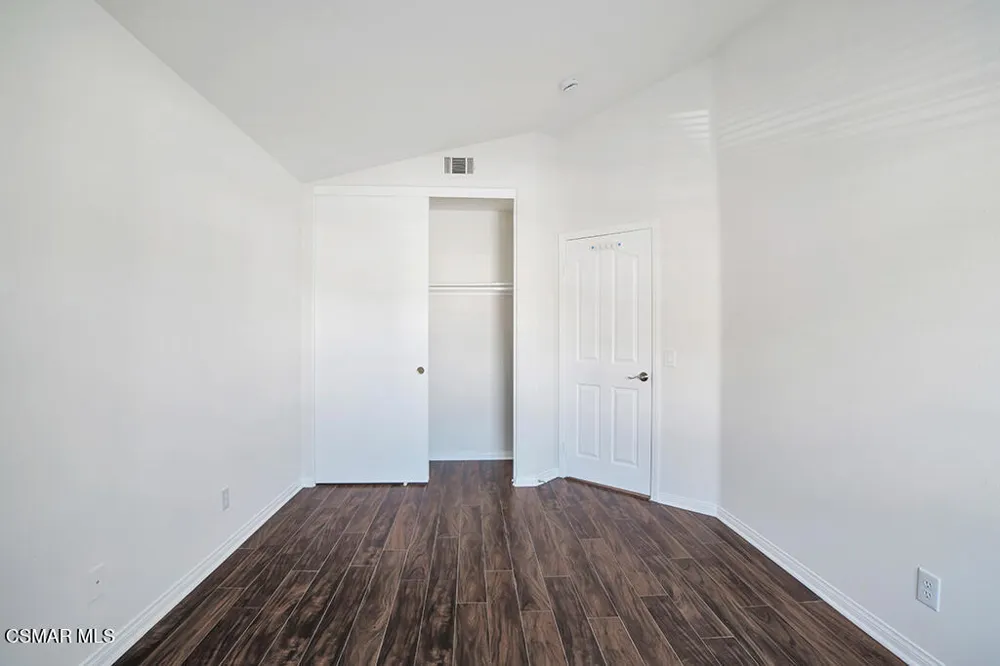 323 Ocho Rios Way Oak Park, CA 91377