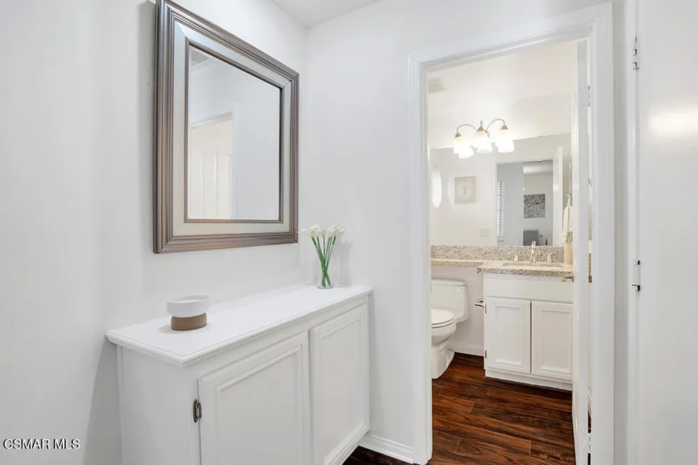 323 Ocho Rios Way Oak Park, CA 91377