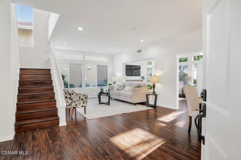 323 Ocho Rios Way Oak Park, CA 91377