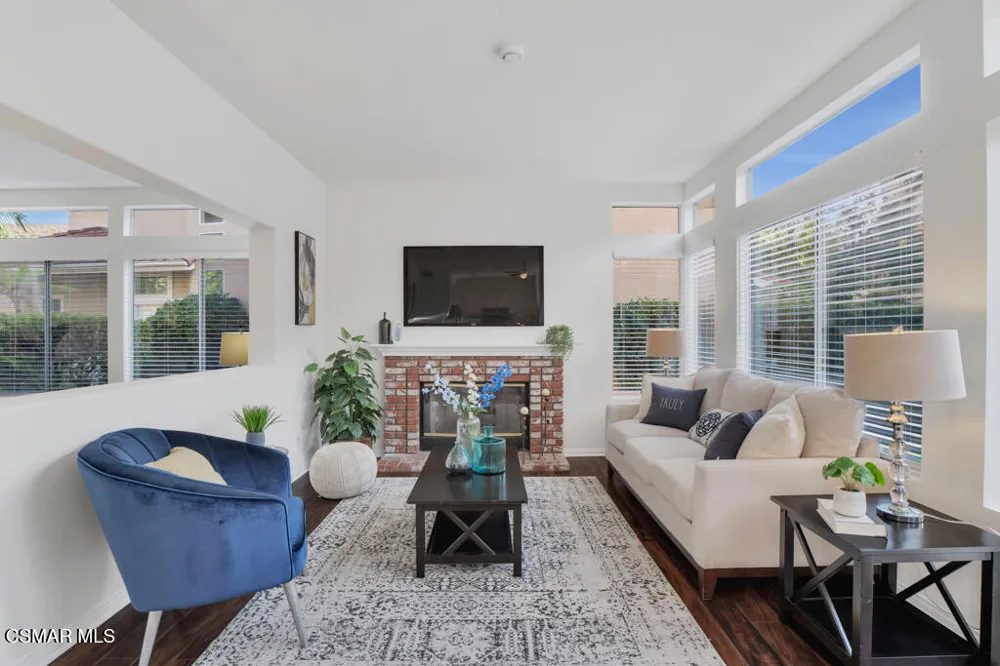 323 Ocho Rios Way Oak Park, CA 91377