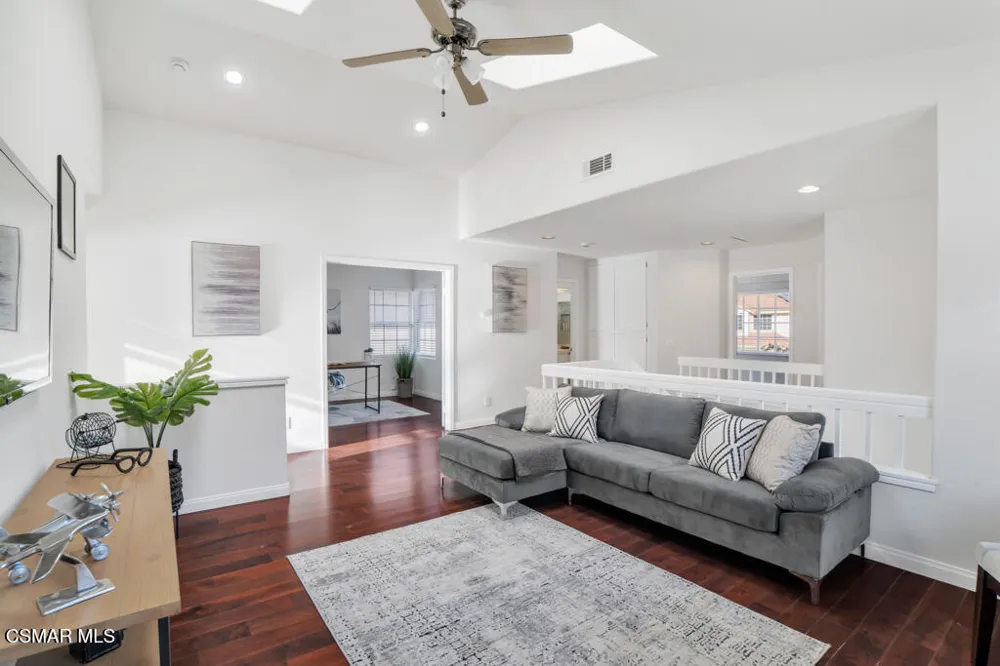 323 Ocho Rios Way Oak Park, CA 91377