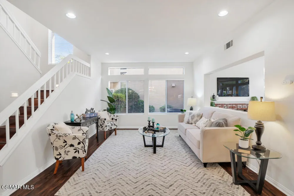323 Ocho Rios Way Oak Park, CA 91377