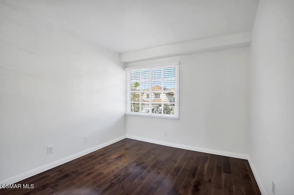323 Ocho Rios Way Oak Park, CA 91377