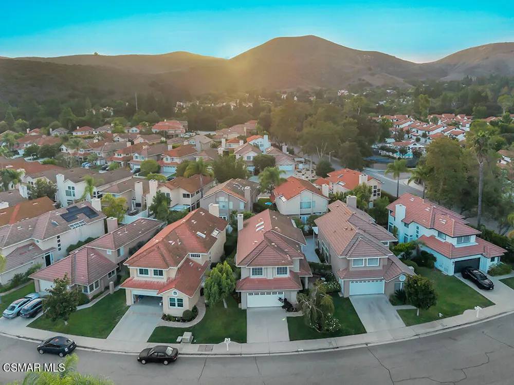 323 Ocho Rios Way Oak Park, CA 91377