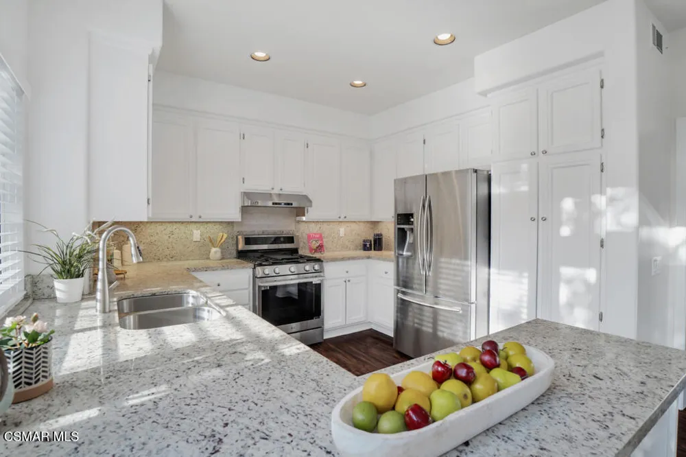 323 Ocho Rios Way Oak Park, CA 91377