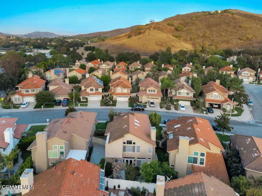 323 Ocho Rios Way Oak Park, CA 91377