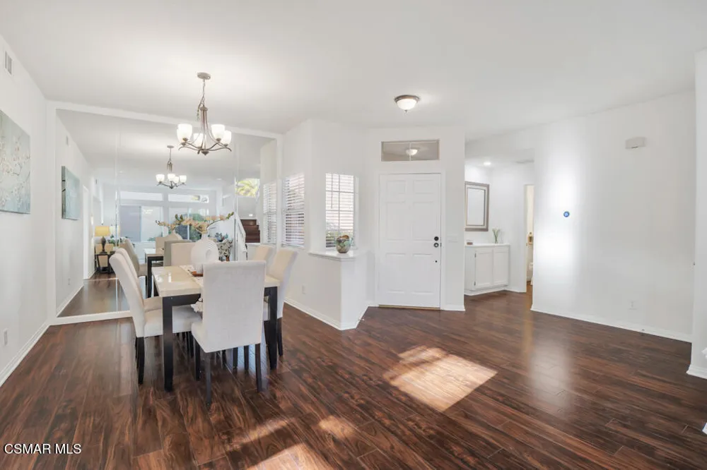 323 Ocho Rios Way Oak Park, CA 91377