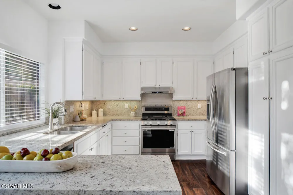 323 Ocho Rios Way Oak Park, CA 91377
