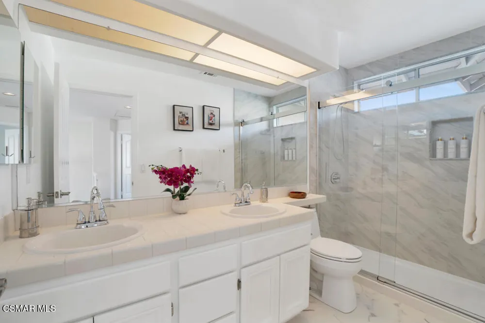 323 Ocho Rios Way Oak Park, CA 91377