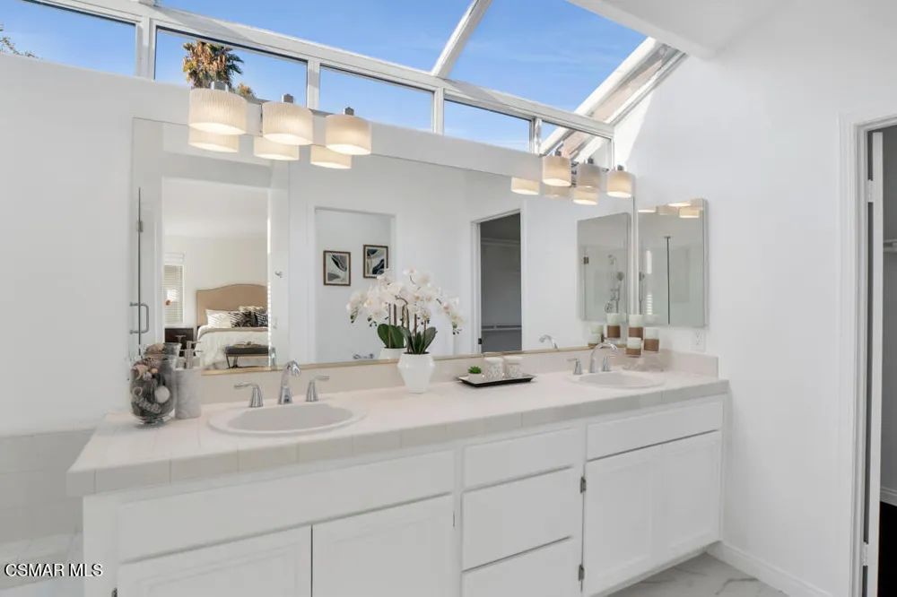 323 Ocho Rios Way Oak Park, CA 91377