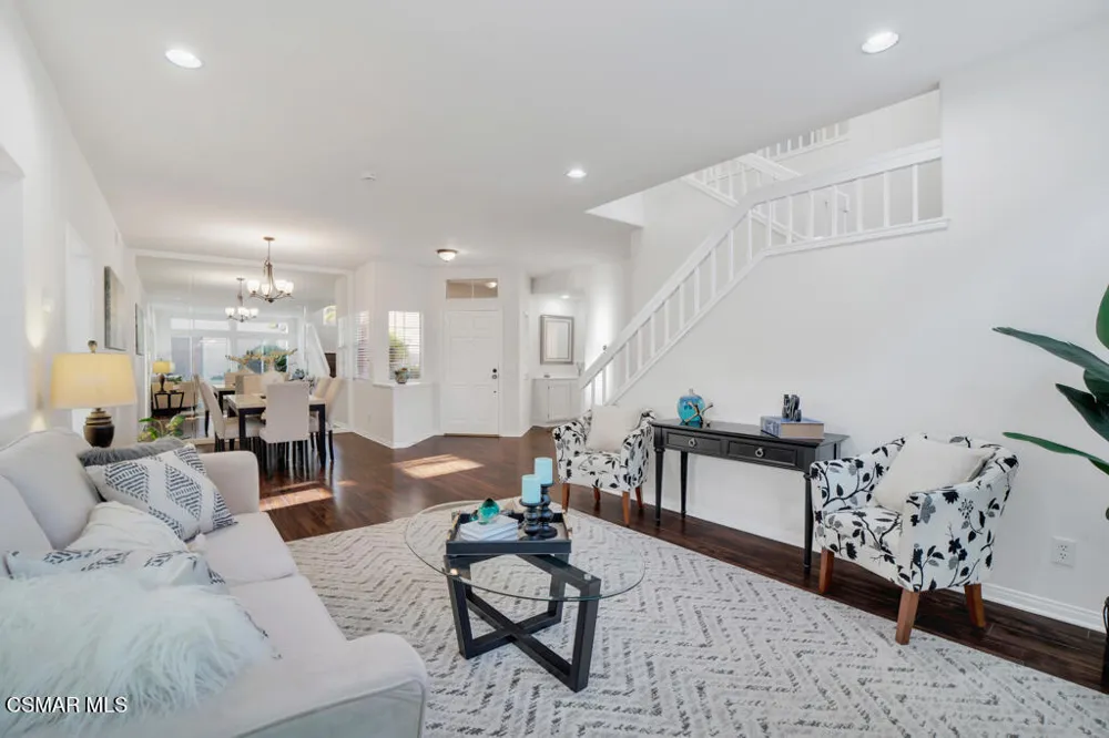 323 Ocho Rios Way Oak Park, CA 91377