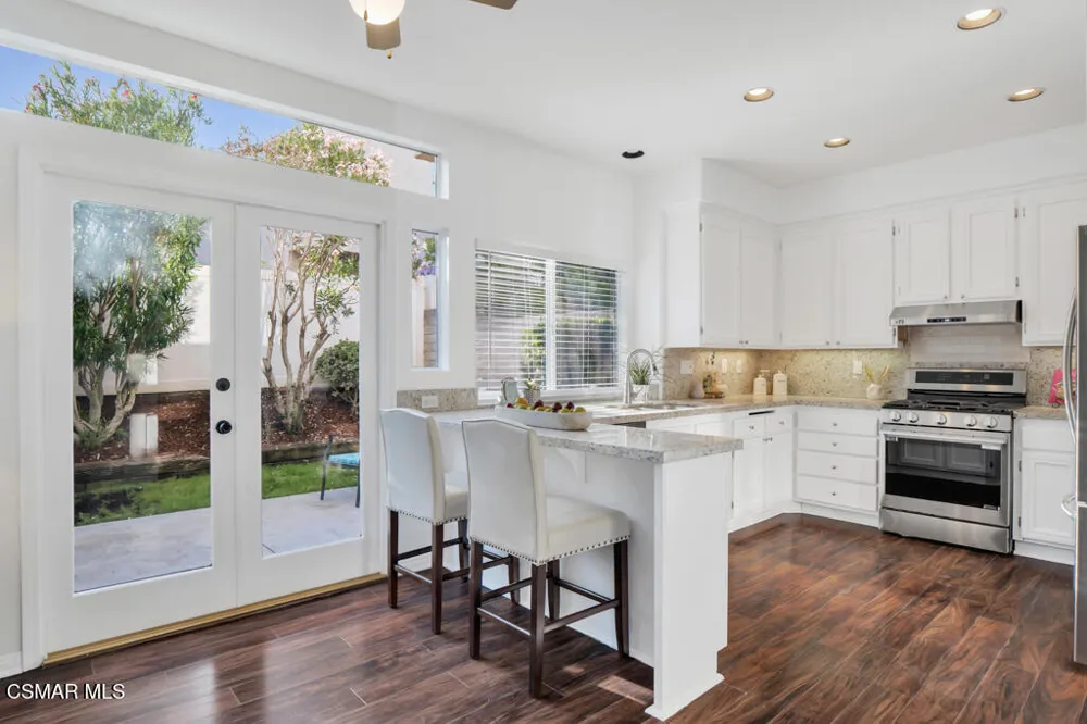 323 Ocho Rios Way Oak Park, CA 91377