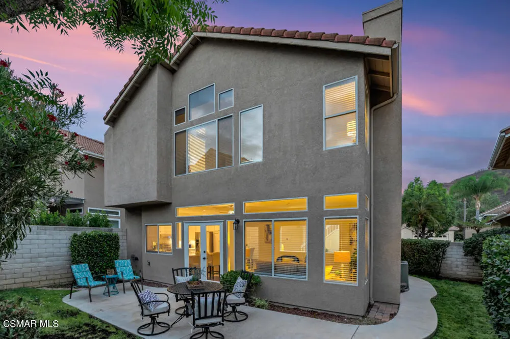 323 Ocho Rios Way Oak Park, CA 91377