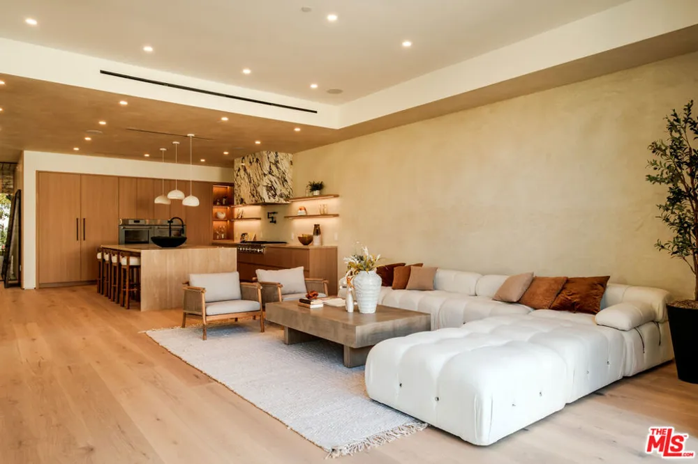 2214 Glyndon Avenue Venice, CA 90291