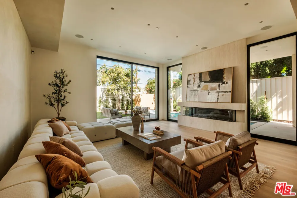 2214 Glyndon Avenue Venice, CA 90291