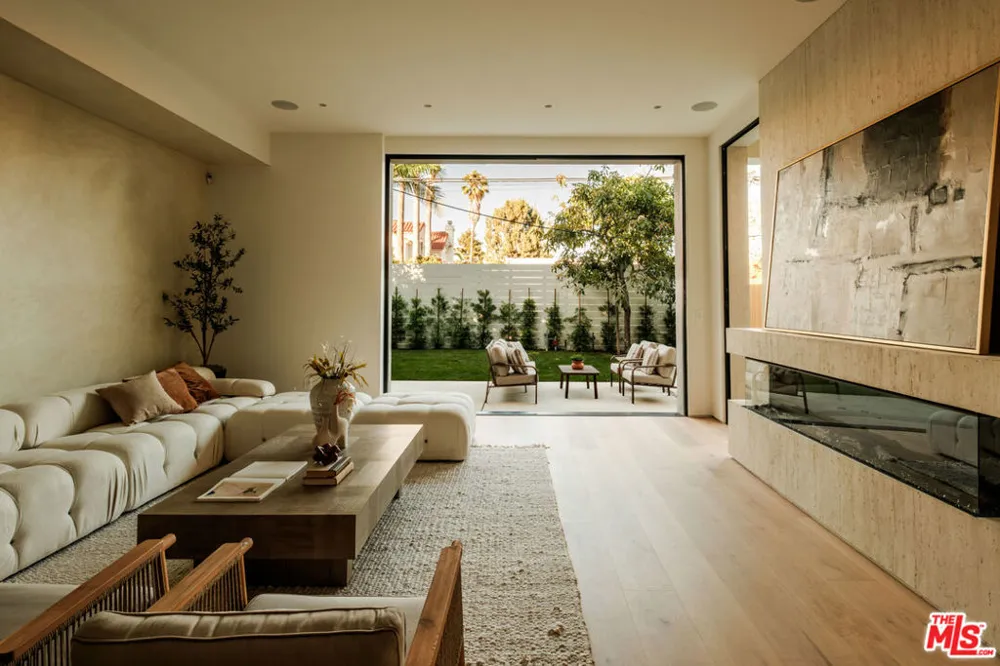 2214 Glyndon Avenue Venice, CA 90291