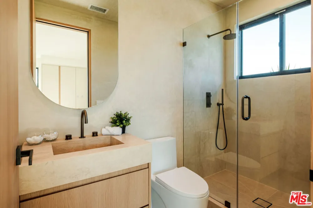 2214 Glyndon Avenue Venice, CA 90291
