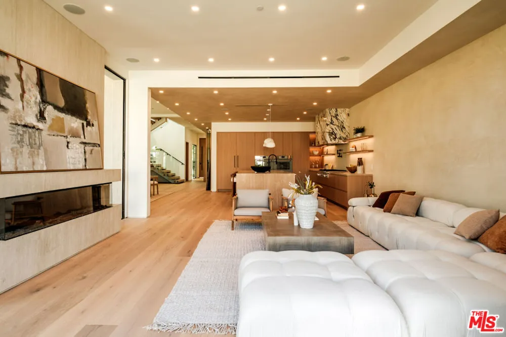 2214 Glyndon Avenue Venice, CA 90291