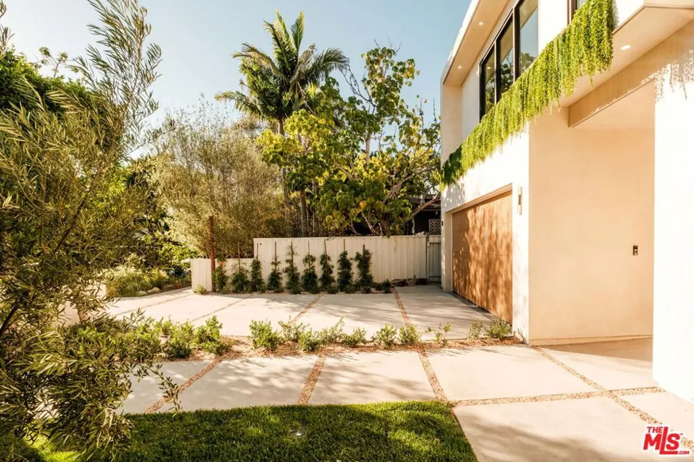 2214 Glyndon Avenue Venice, CA 90291