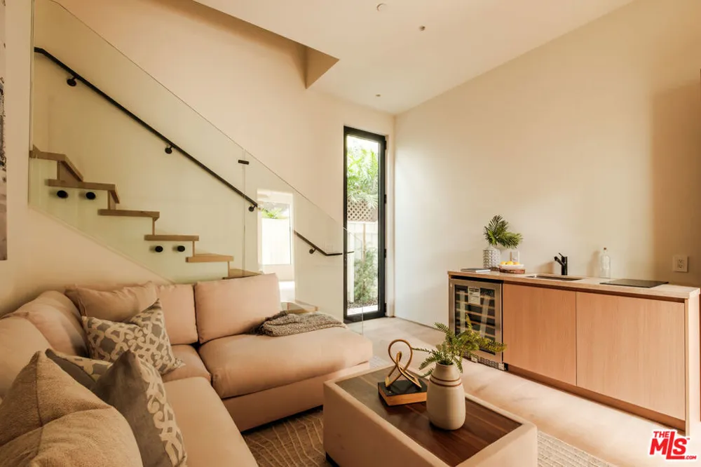2214 Glyndon Avenue Venice, CA 90291