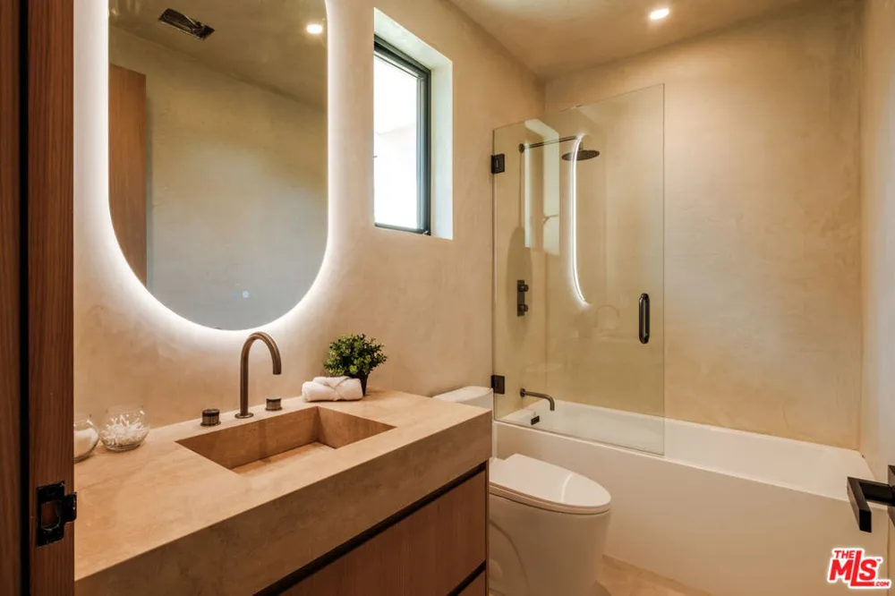 2214 Glyndon Avenue Venice, CA 90291