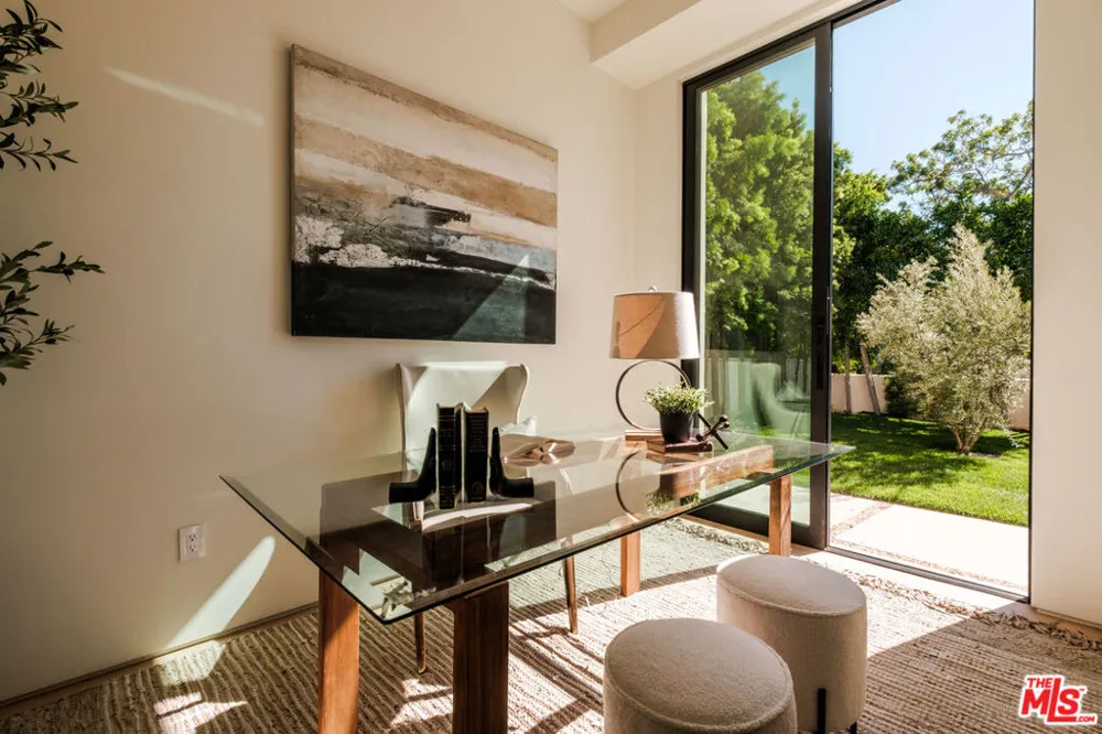 2214 Glyndon Avenue Venice, CA 90291